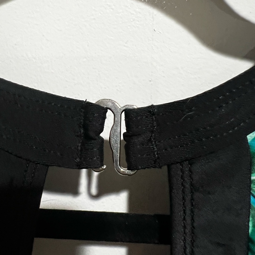 Tropical Leaf Print Women's One Piece Swimsuit - Picture 3 of 8